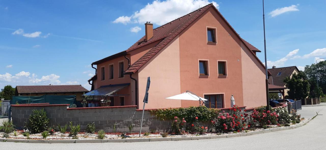Wellness Penzion Palice Jindrichuv Hradec Exterior photo