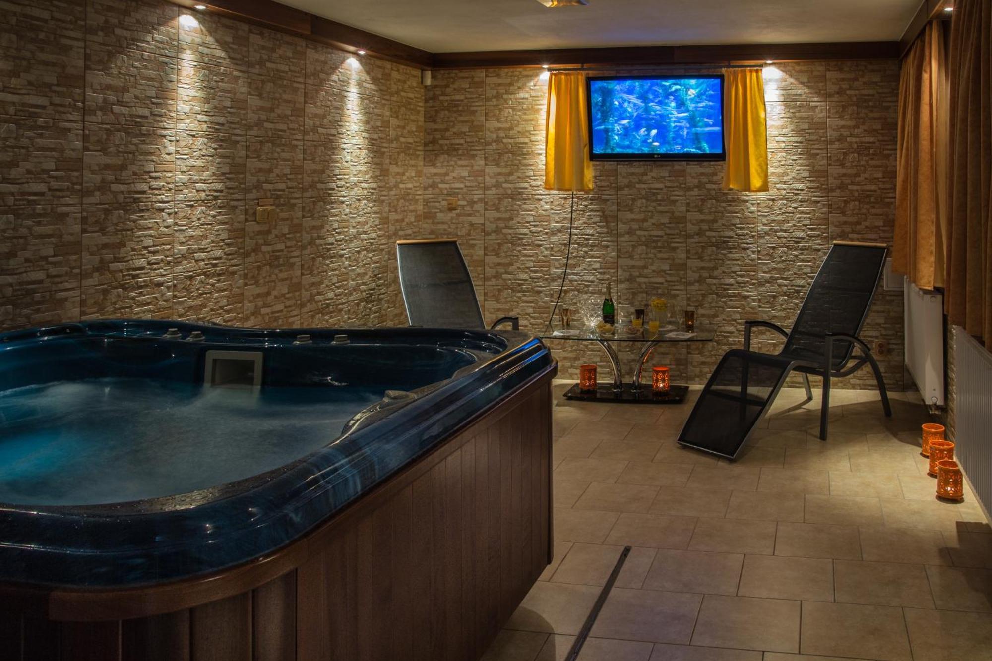 Wellness Penzion Palice Jindrichuv Hradec Exterior photo